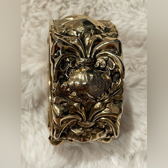 Vintage Gold Embellish Bracelet - Picture 3 of 3